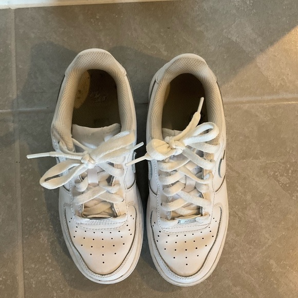 kids Nike Air Force one white sneakers size 4.5 - Picture 2 of 5